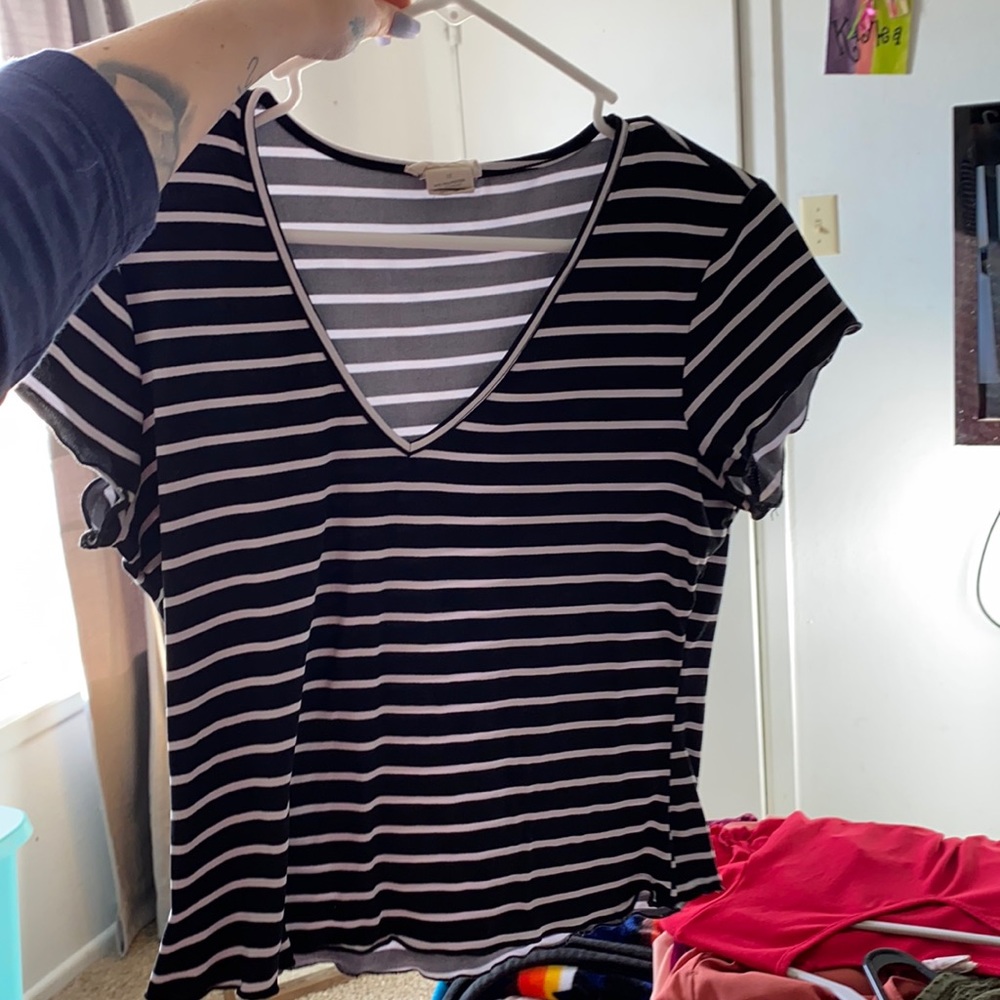 Black striped V-neck crop top